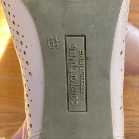 4/$10 - Comfort Plus Pale Pink Heeled Pumps with Bows - Picture 10 of 15